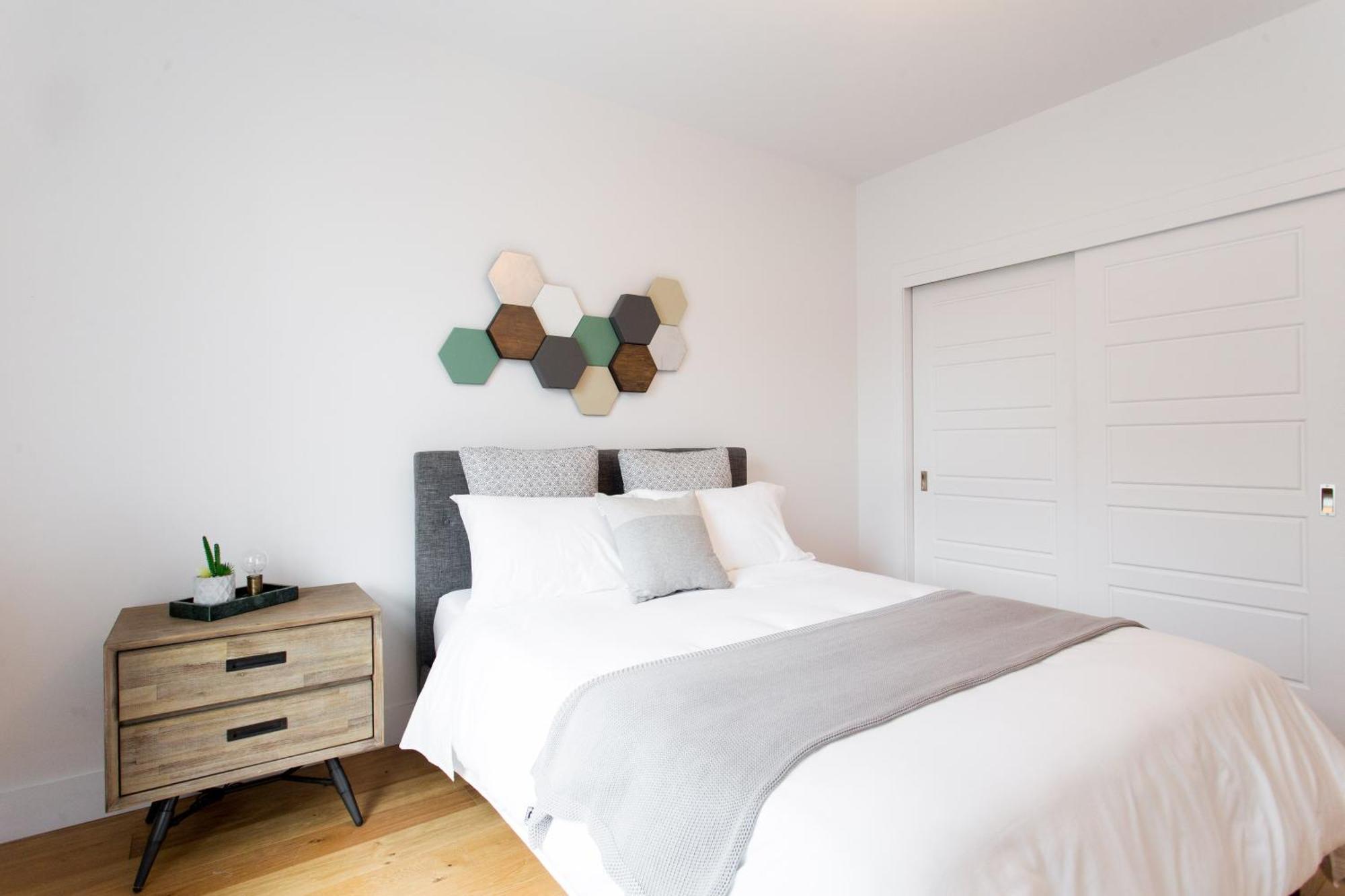 Hip, Stylish Apartment In Little Italy By Den Stays A Montreal Habitación foto