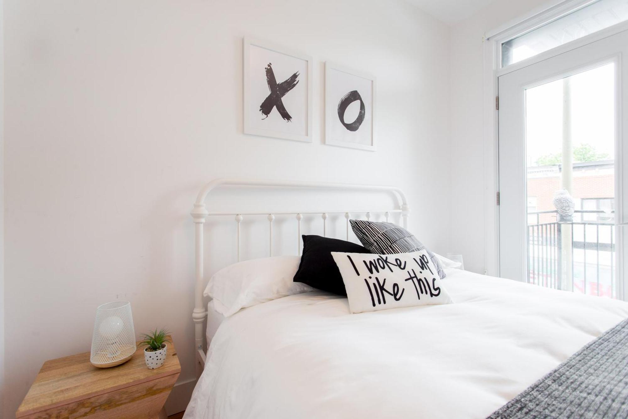 Hip, Stylish Apartment In Little Italy By Den Stays A Montreal Habitación foto