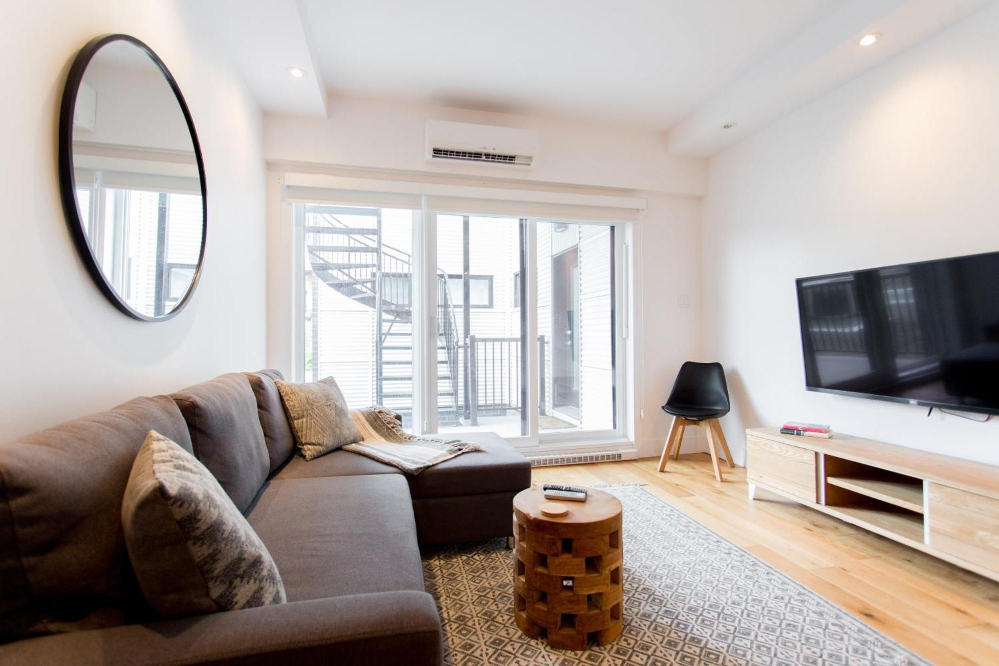 Hip, Stylish Apartment In Little Italy By Den Stays A Montreal Habitación foto