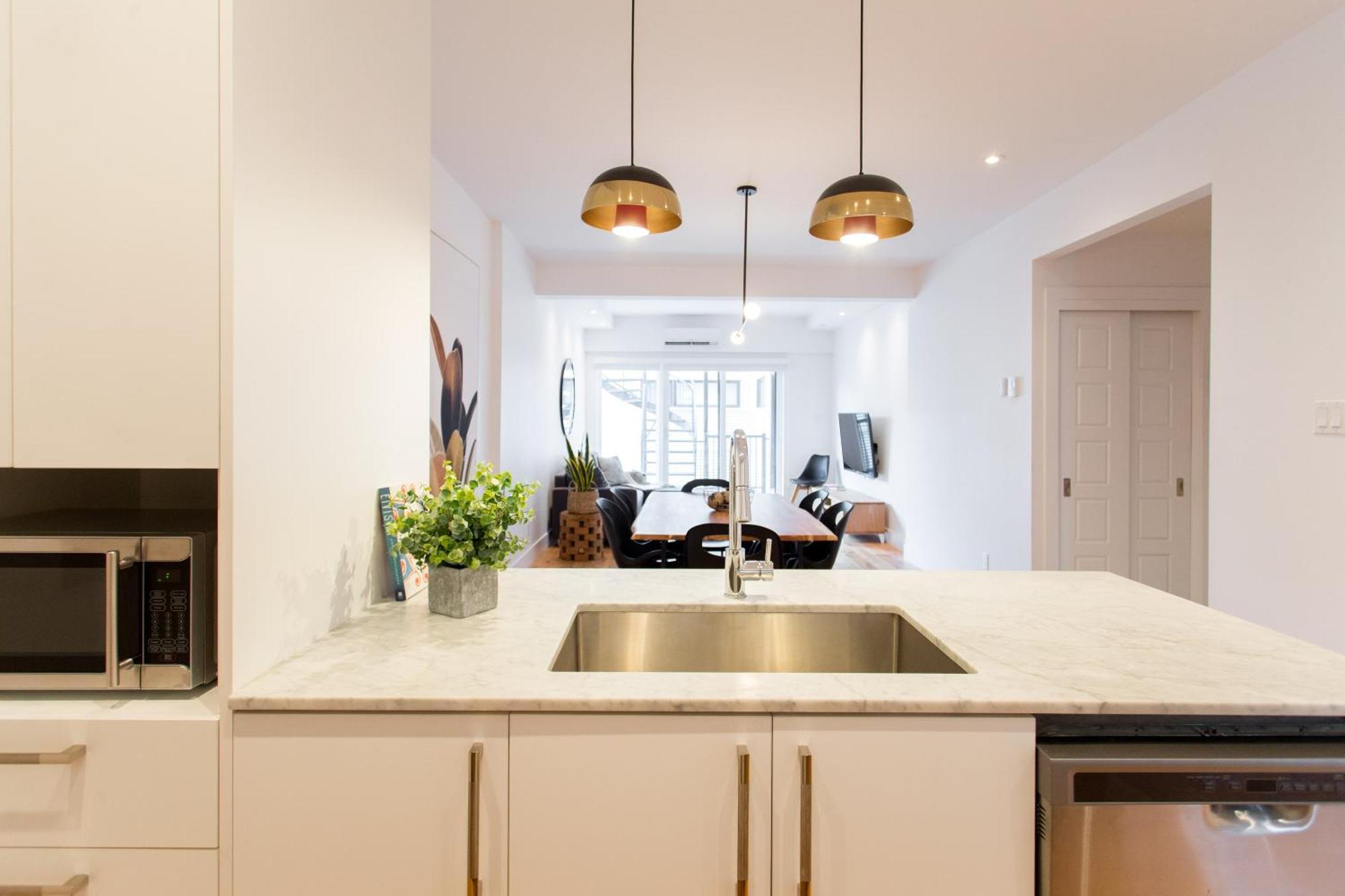 Hip, Stylish Apartment In Little Italy By Den Stays A Montreal Habitación foto