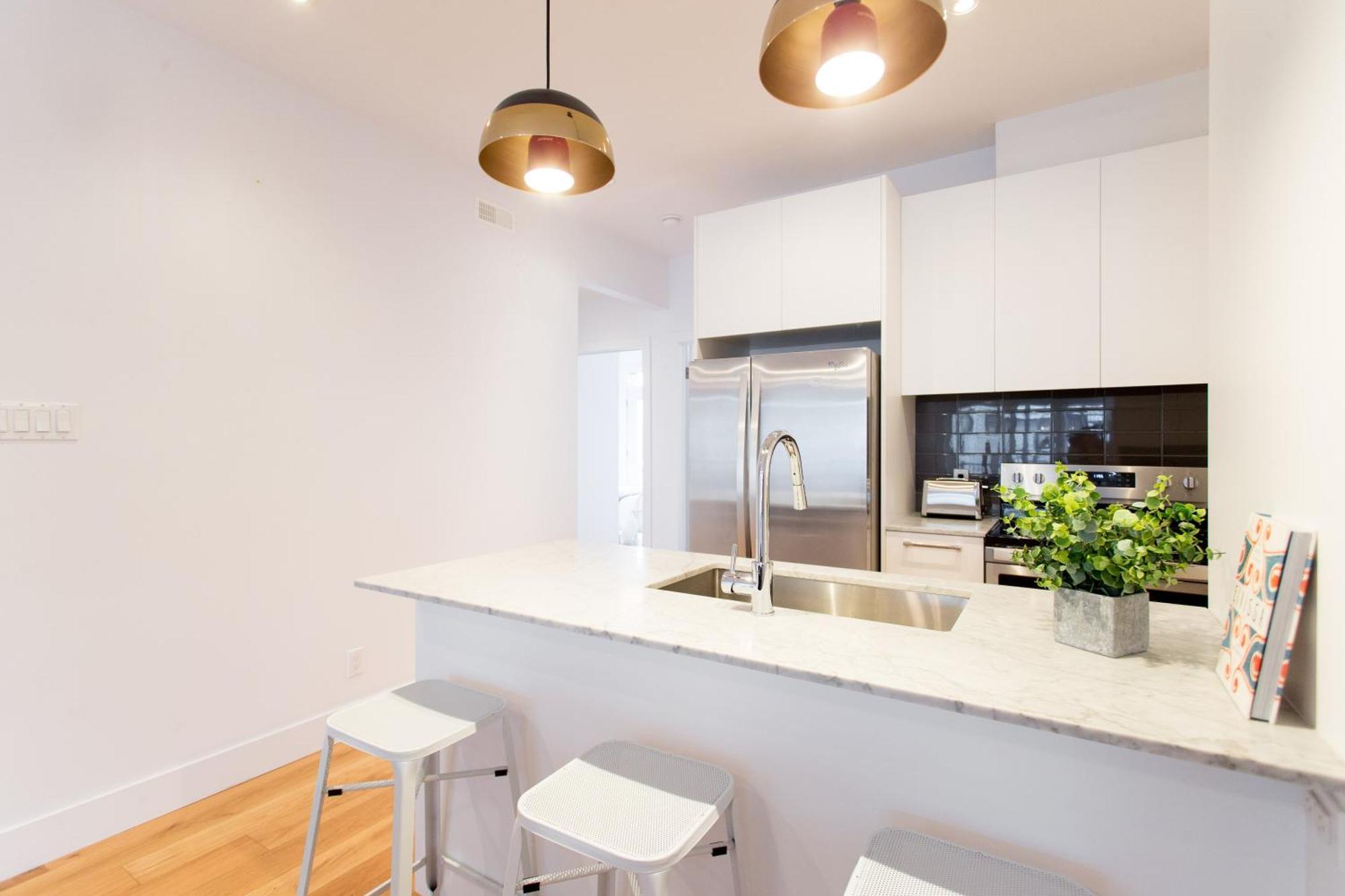 Hip, Stylish Apartment In Little Italy By Den Stays A Montreal Exterior foto